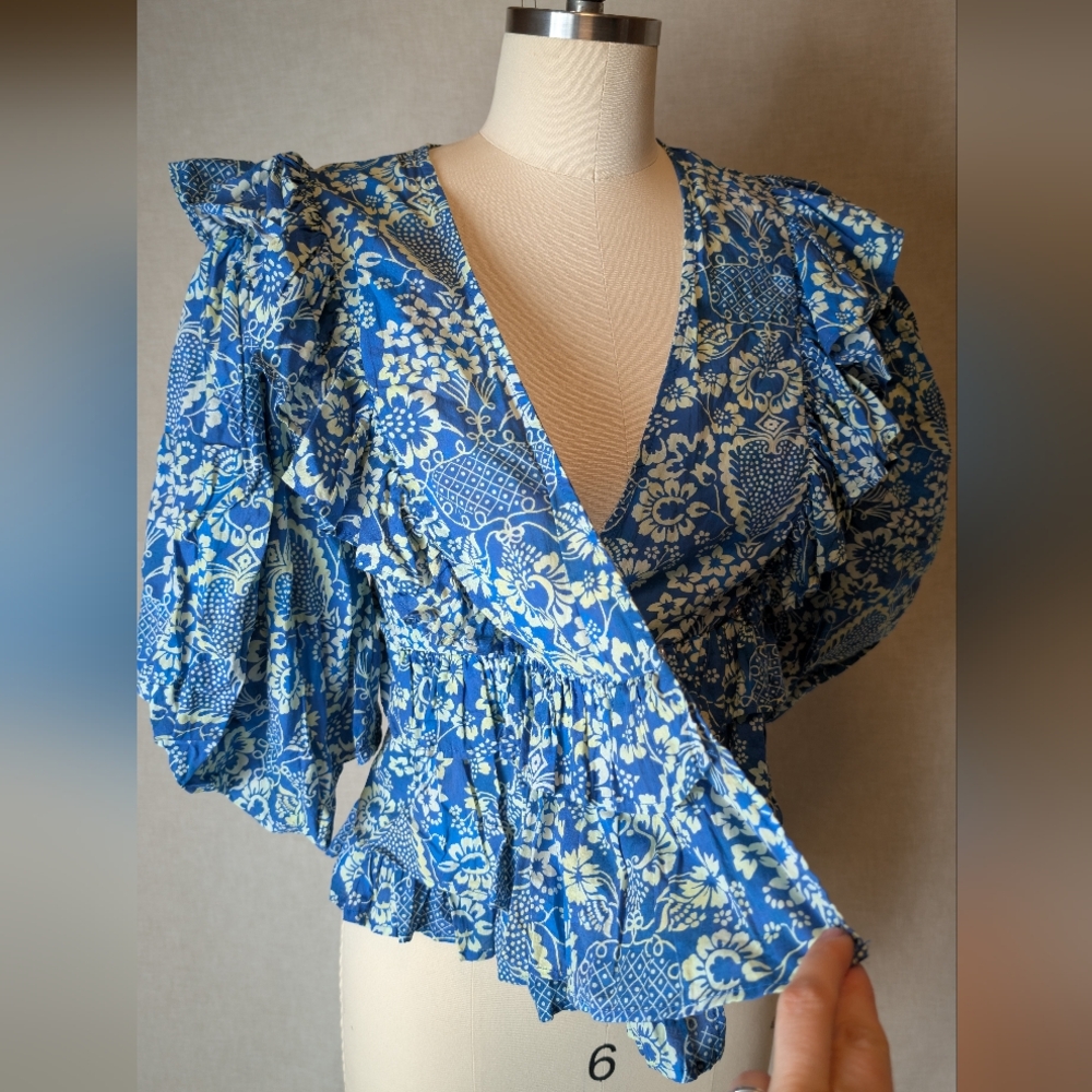 Blue flower top with ruffles. 100% nice soft cotton